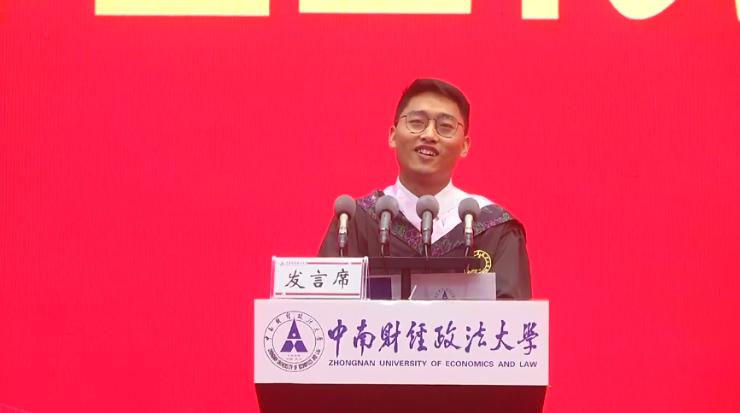 最新的5000字毕业论文范文,这篇多字毕业论文致谢令人动容