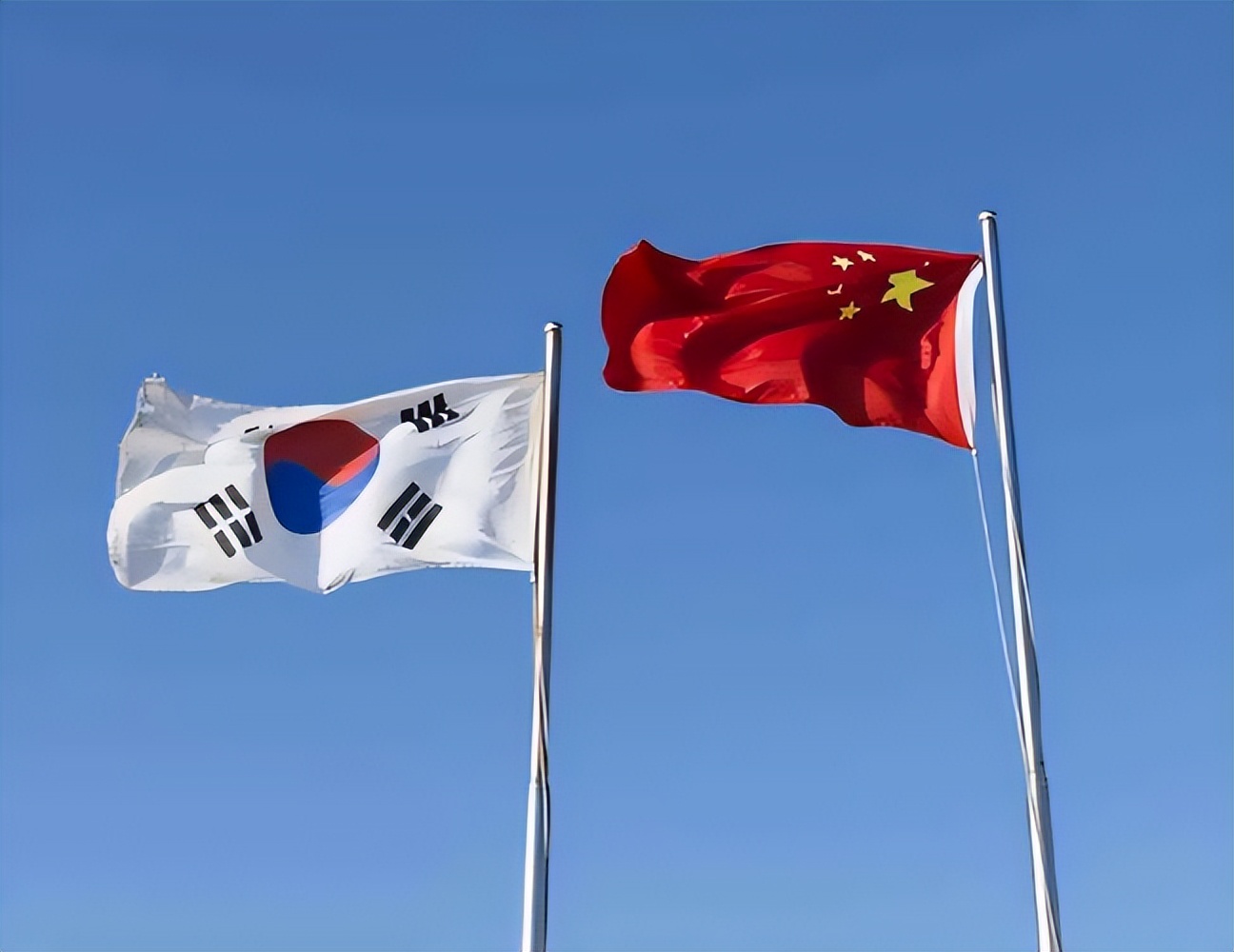 四月份，中国对外贸易顺差暴涨96.5%，这说明哪些问题？