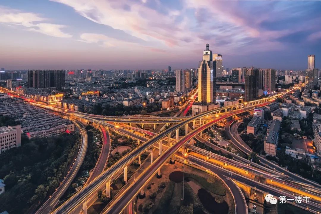 烂尾楼一直被流拍,多处商业中心被拍卖但最终流拍