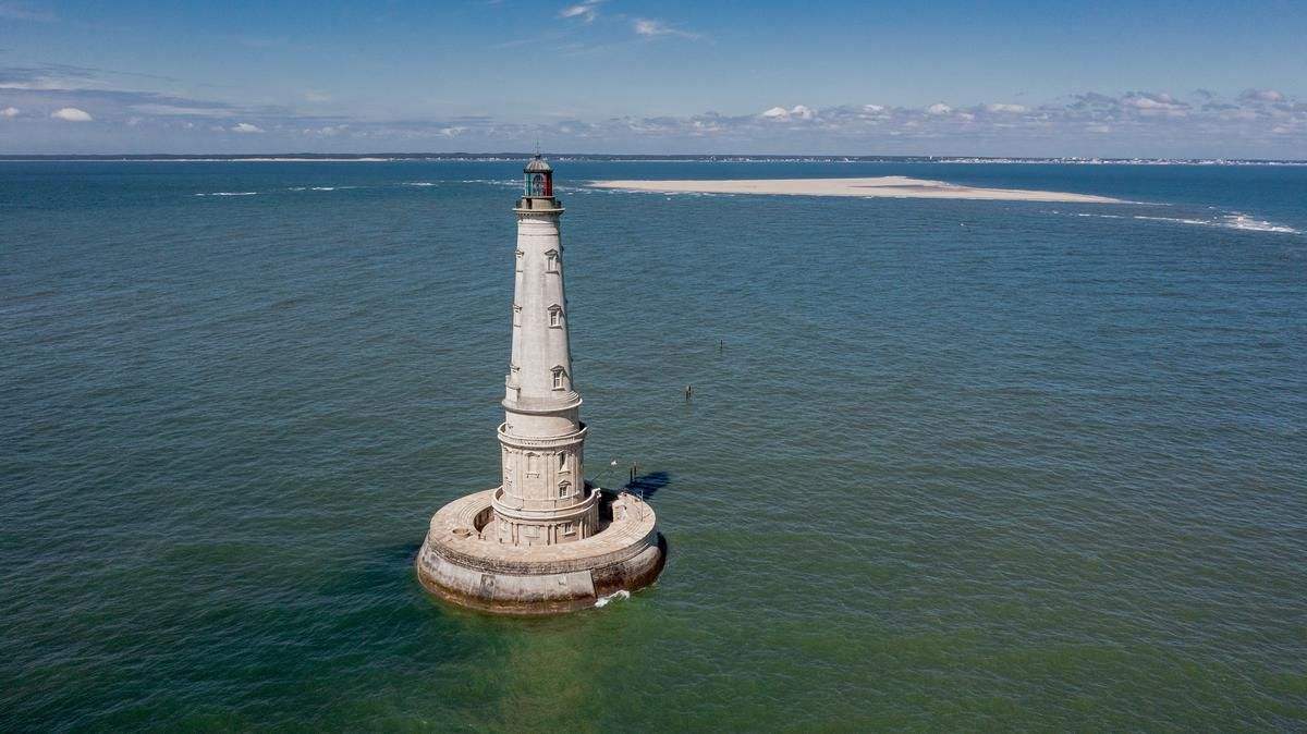 南海各个岛屿都是哪年收复的,中国南海最具价值的岛屿