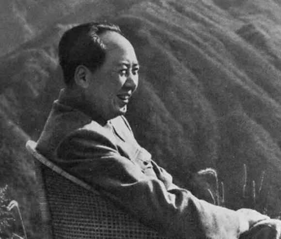 1961年毛主席在庐山开会，看到一位女舞蹈演员楞了：你好像我女儿