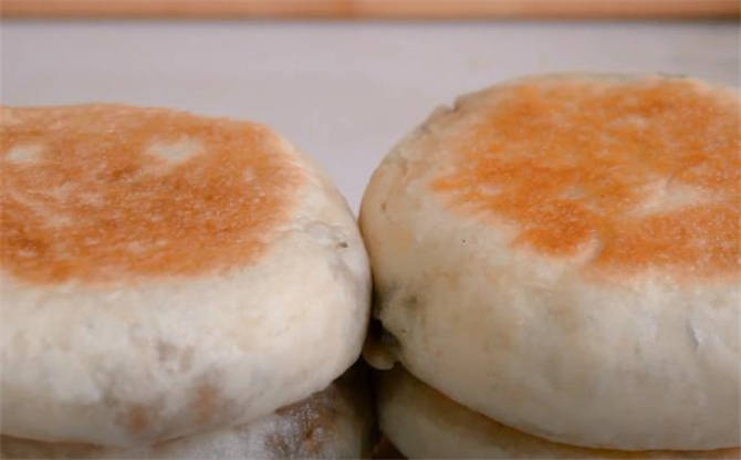 早餐我家就爱吃这馅饼皮酥馅鲜嫩,只要10分钟做出又酥又香的馅饼