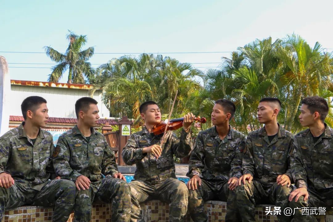 看兵哥哥沉浸式射击,看兵哥哥们的飒爽英姿