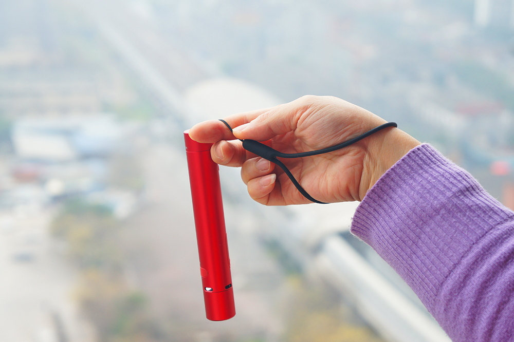 纳拓雷电电弧防身手电筒拆解,纳拓电弧防身手电电压多少