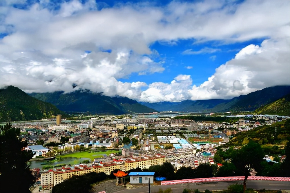 瑞士最美小镇适合养老,云南最适合晚上养老的小镇