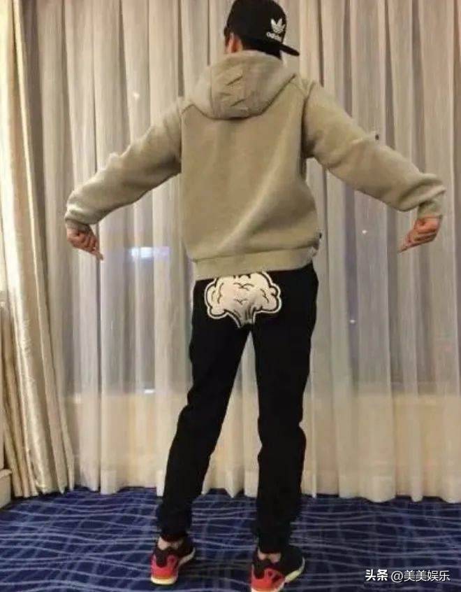 欧阳娜娜自创品牌上线，成本60块浴袍卖988，网友：割韭菜