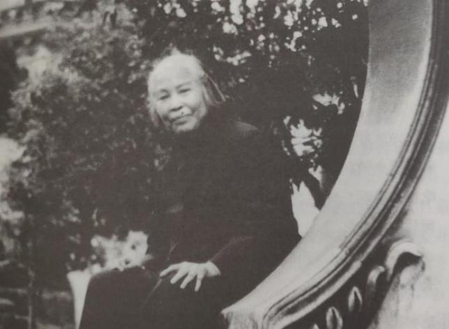 1979年，*子珍贺**终于来到北京，她与毛主席拍下了最后一张“合影”