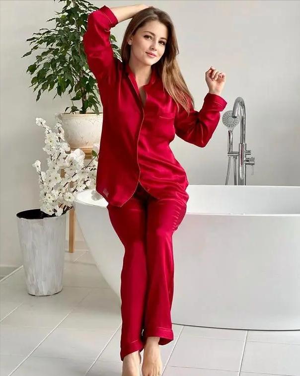 鐩樼偣淇勭綏鏂殑缇庡コ,甯︿綘浜嗚В鐪熷疄鐨勪縿缃楁柉缇庡コ