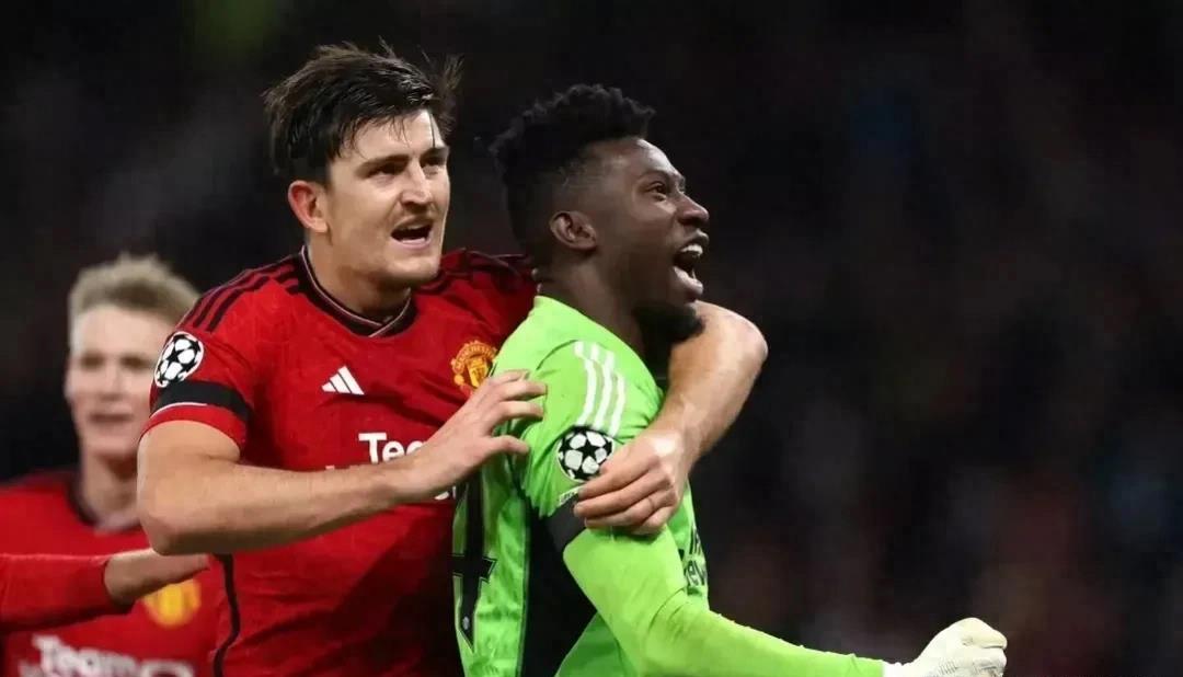 夜晚中绽放的烟花,足球烟花