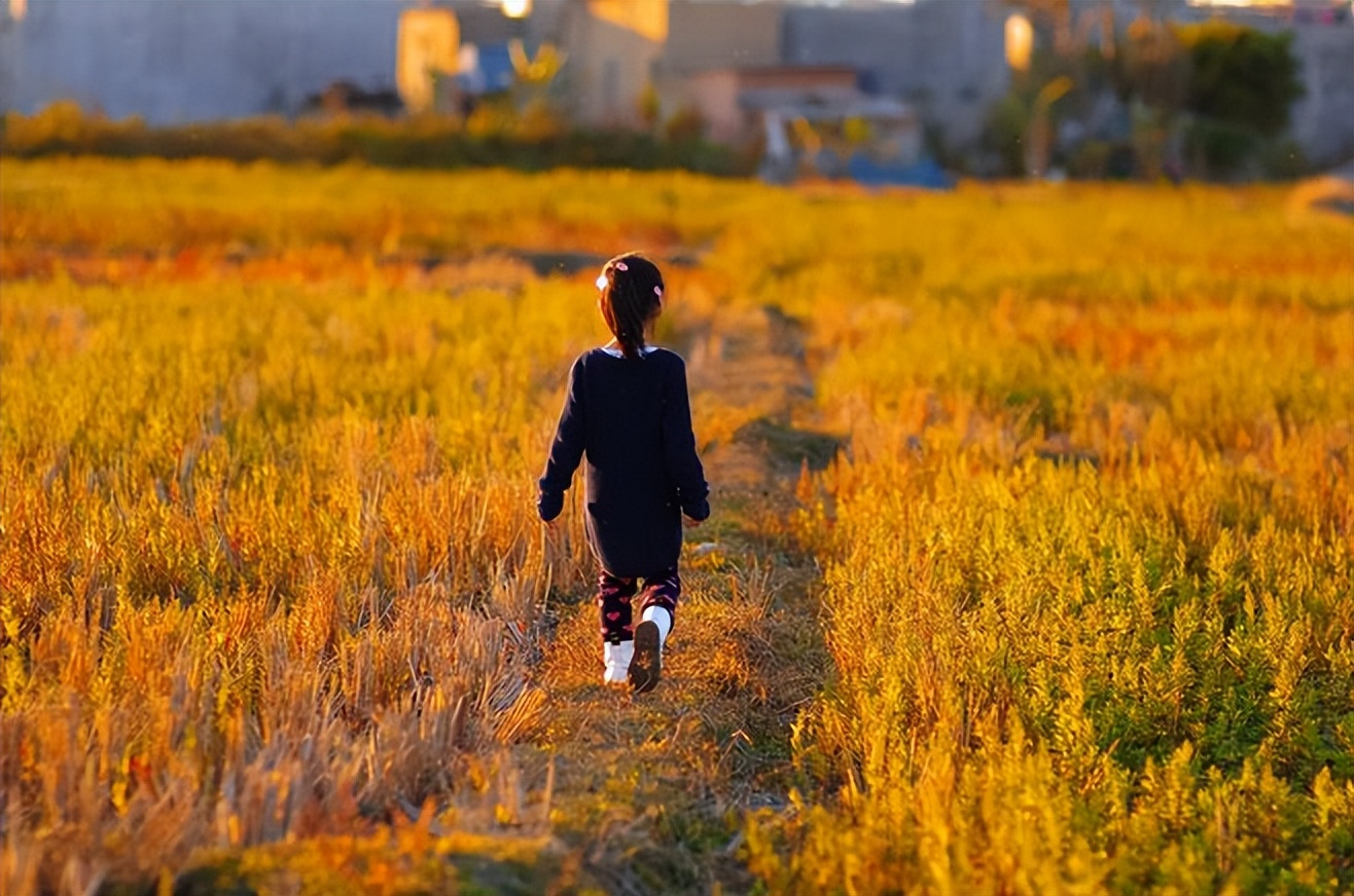 有自虐倾向的孩子如何开导,为什么孩子会选择轻生