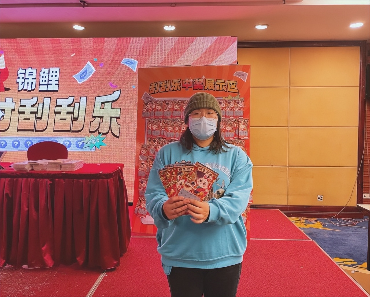 买彩票想一夜暴富不劳而获,买彩票中奖比上班容易