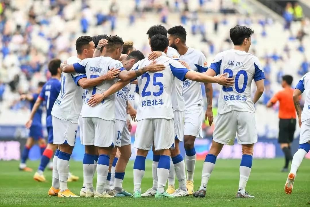 1:1，中超鼎峰战，申花7轮不败，排在榜首，三镇遭遇三连平