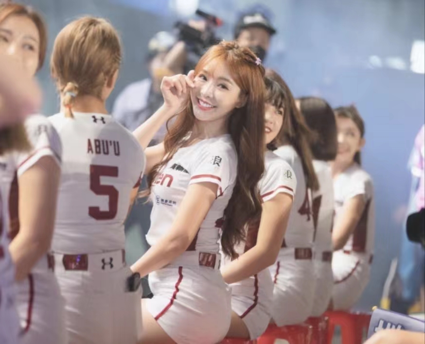 3天7个瓜，官宣分手、辟谣婚变、拒付抚养费，个个都是大瓜