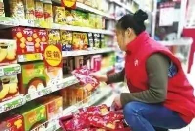 河南男子掉锅烫伤爸妈植皮救儿子,河南男子掉入油锅后续