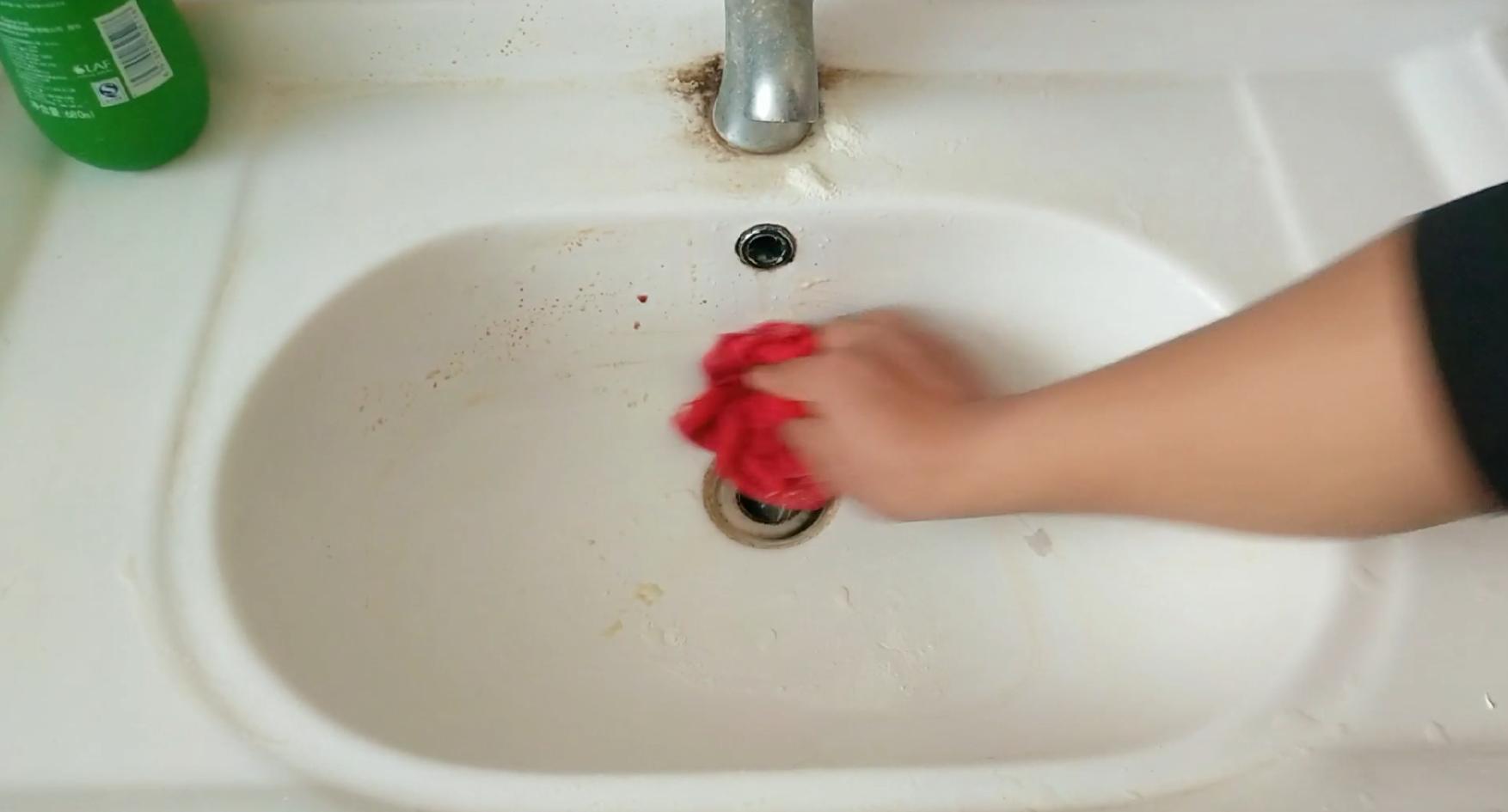 马桶里放点盐能有什么效果,马桶里放一把食盐太厉害了