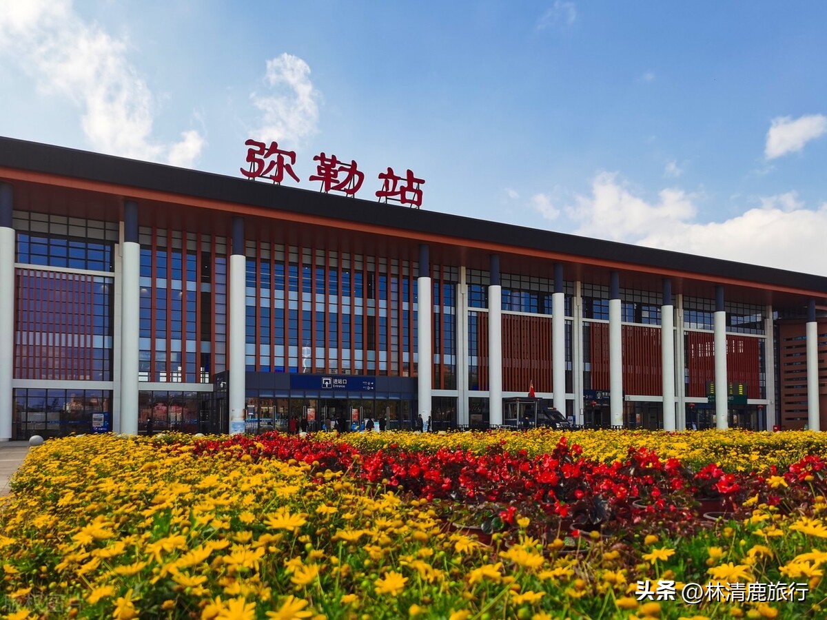 半城温泉半城湖！这座县级市冬暖夏凉，外地人坐高铁来避暑