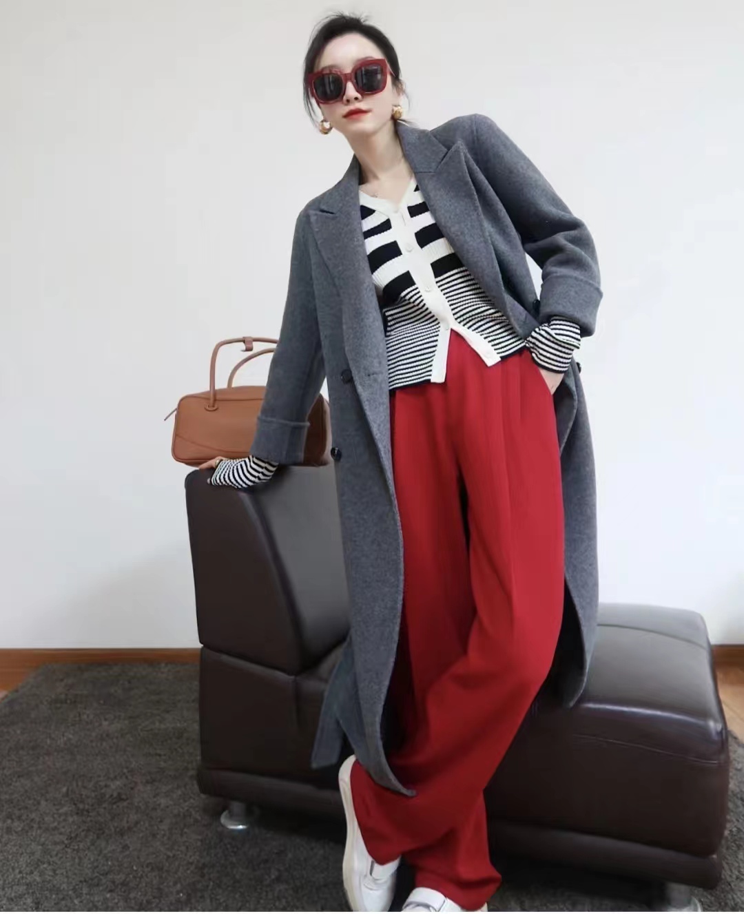 中款深灰色大衣怎么搭配好看,maxmaralabbro灰色大衣