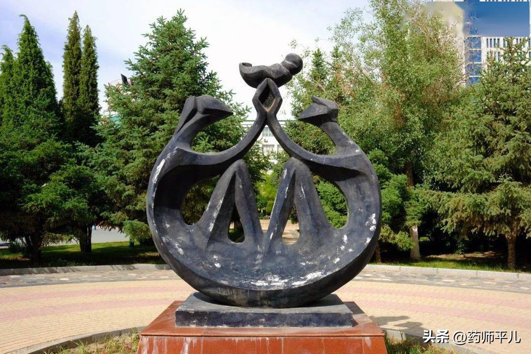 最美嘉峪关城市雕塑都在这里,嘉峪关景区拍照互动性雕塑