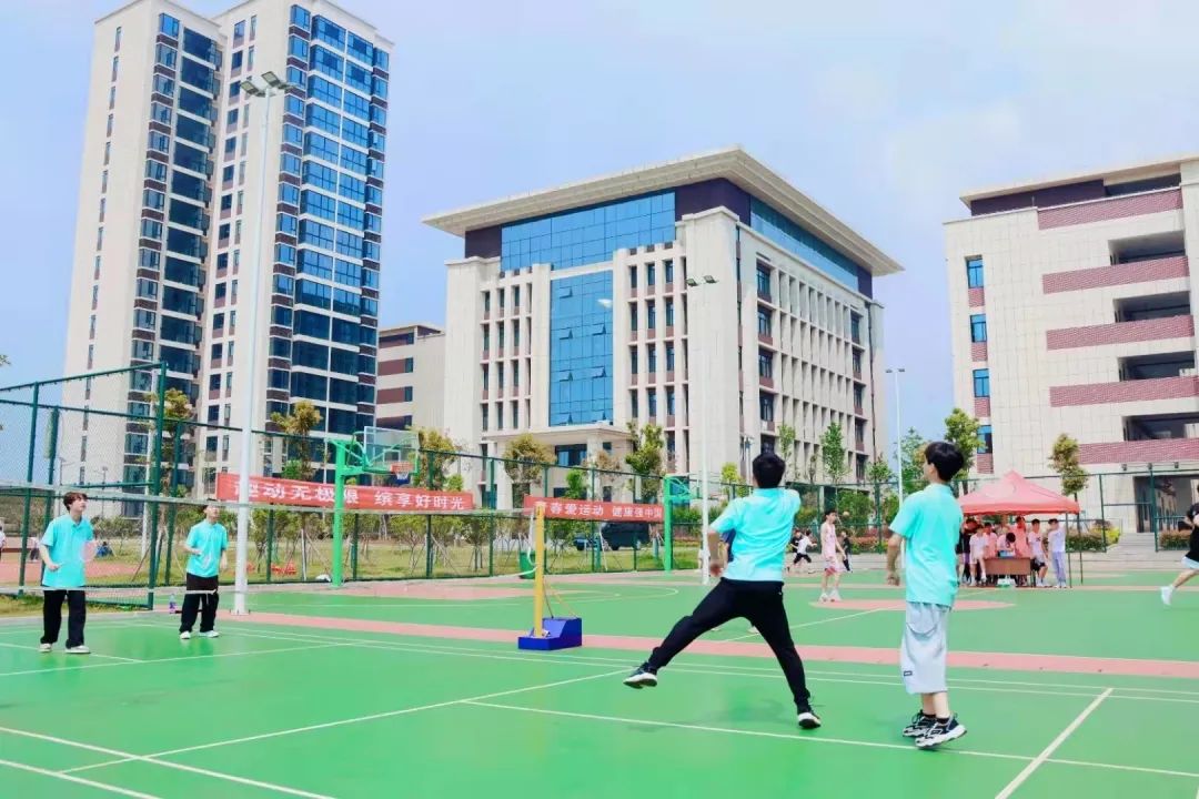 北大青鸟岳阳海纳软件学院女神节,岳阳北大青鸟海纳实训52班