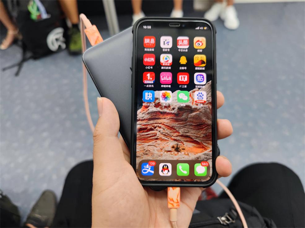 iphone要变成什么样子才可以换新,iphone要变板砖了吗