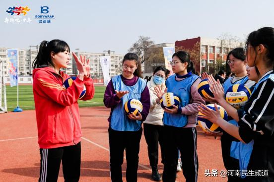 河南省体教融合“奔跑吧·少年”冠军来到濮阳市、许昌市襄城县、驻马店市的校园，给学生普及科学体育知识