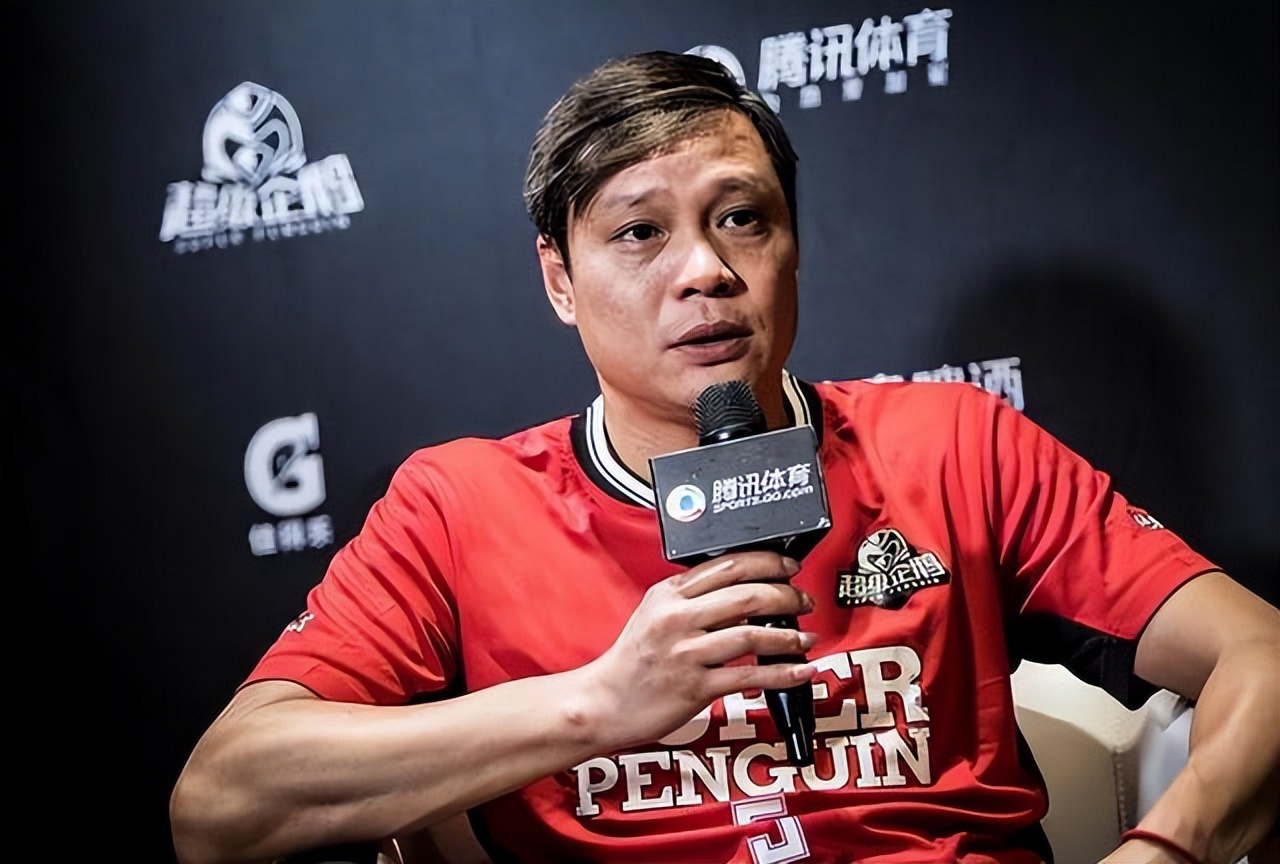 范志毅与爱妻两人差17岁,范志毅小18岁娇妻罕见意外曝光