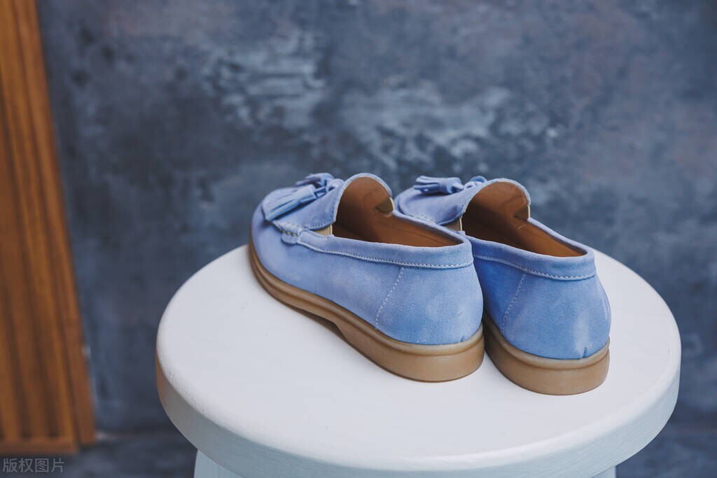 买新鞋里面放两网是干什么用的,买新鞋的鞋带子