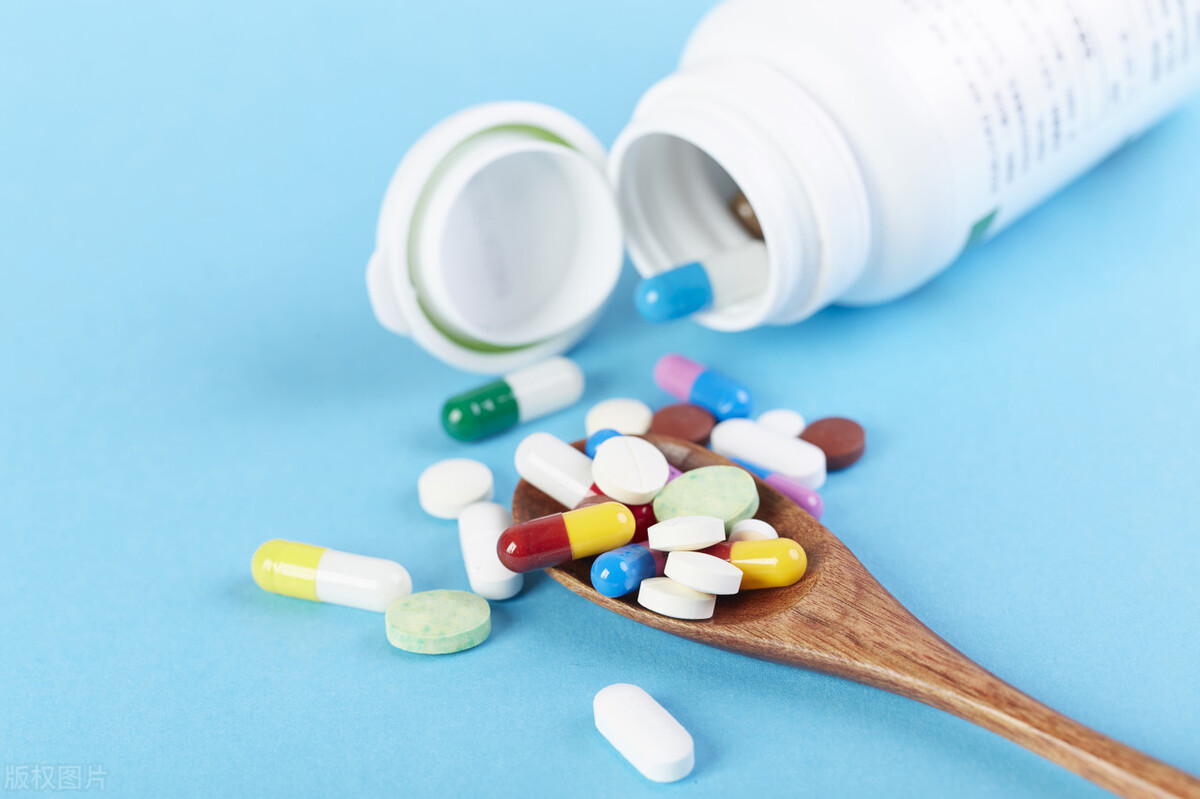 甘油三酯过高是看心血管内科么,高甘油三酯血症达标了还要吃药吗