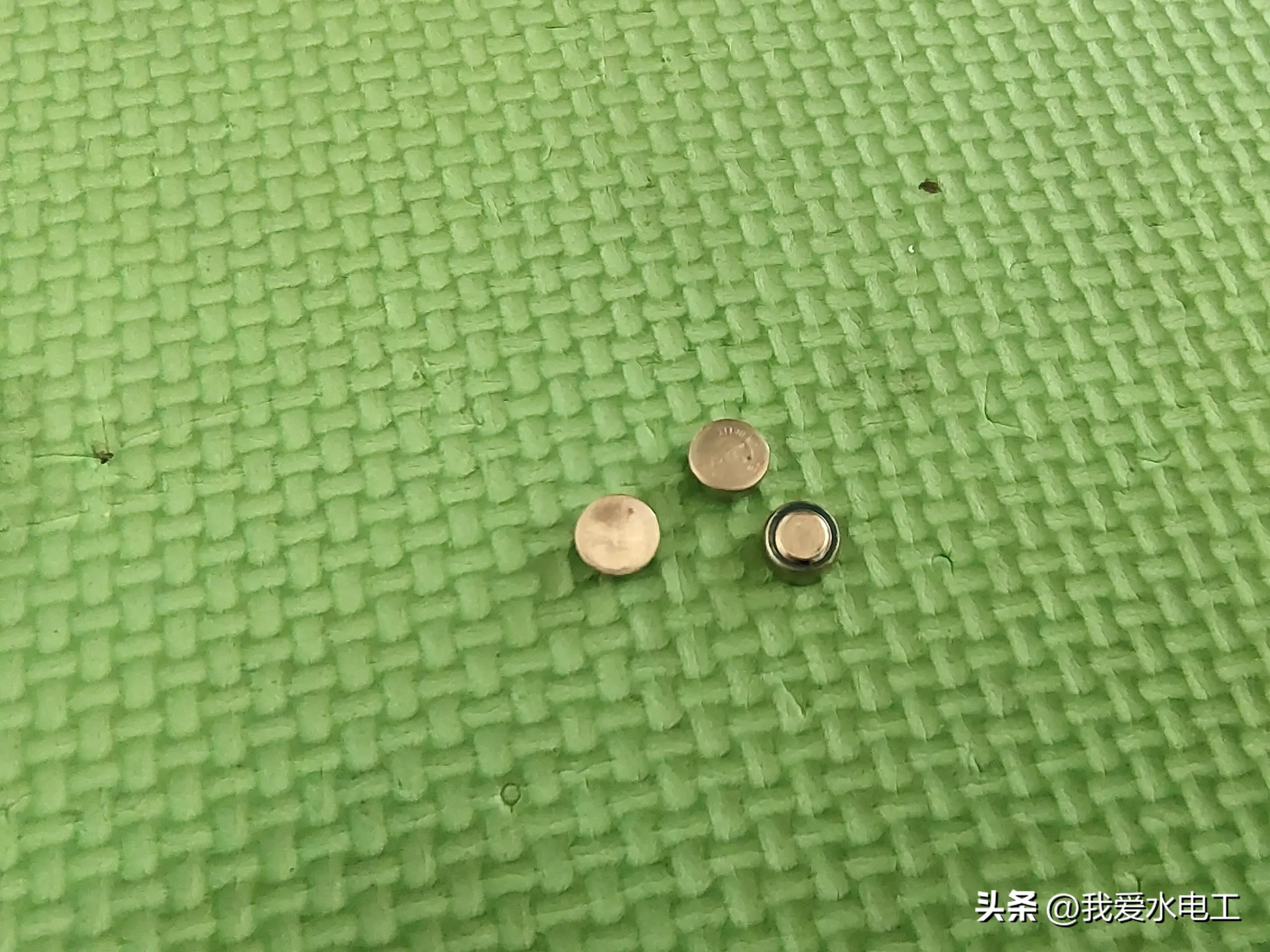 完全没有电的纽扣电池能充电吗,纽扣电池没电了能自己充电吗