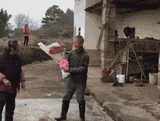 高难度秀恩爱姿势花式虐狗,情侣高难度拍照姿势大全