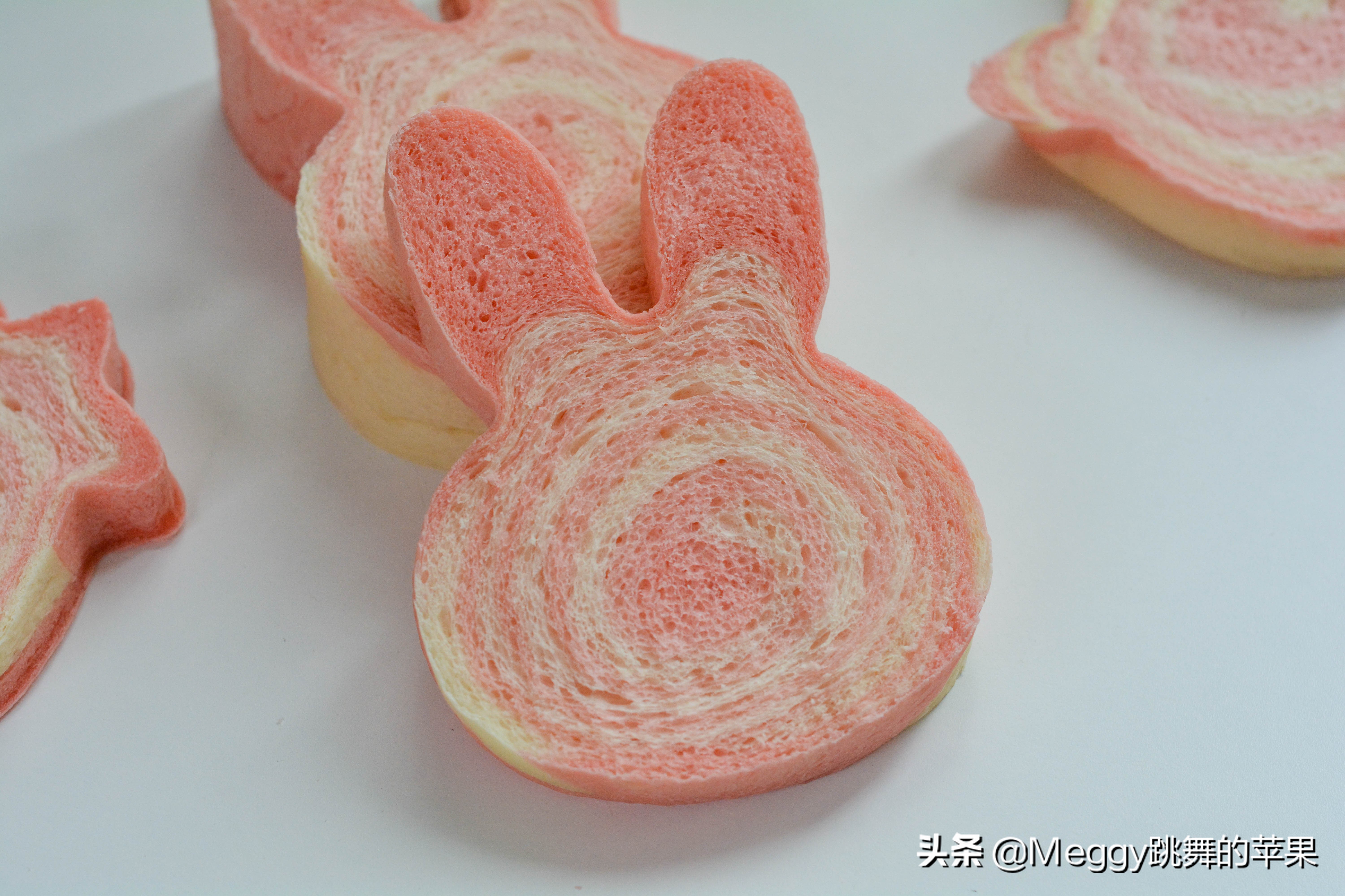 4款有颜有料又好吃的夹心面包,超好吃的紫米夹心炼乳面包推荐