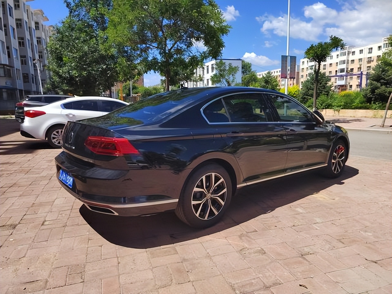 迈腾2020款330豪华2.0t油耗,2013年迈腾1.8t的油耗多少个