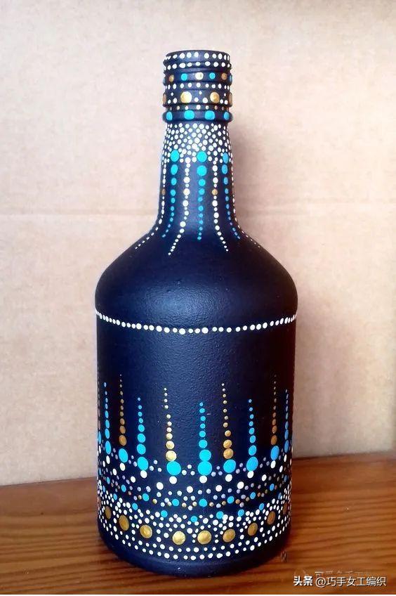 她用粗细不同的铅笔，棉签，牙签，筷子…竟把家里的旧物翻了个新