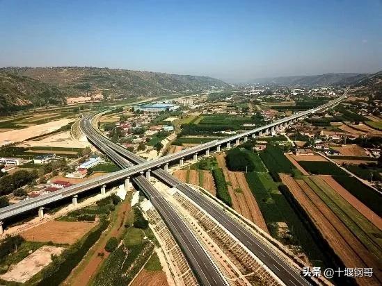 成都西站就是火车站吗,成都西站k1258进几号车站口