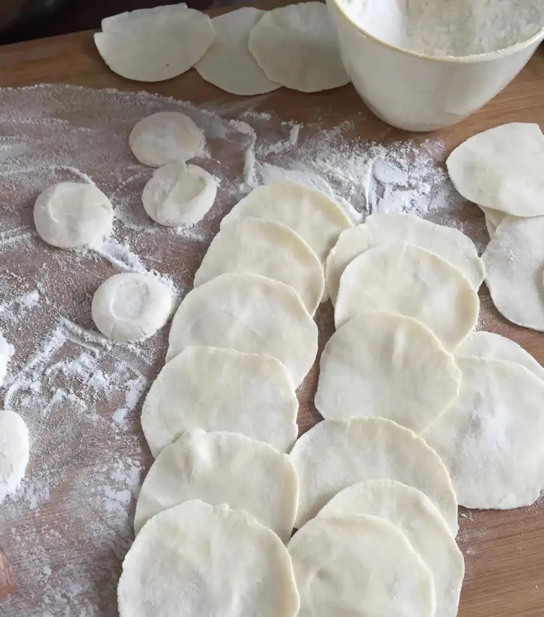 蛋白质11%的面粉是高筋还是低筋,面粉高筋跟低筋怎么区分