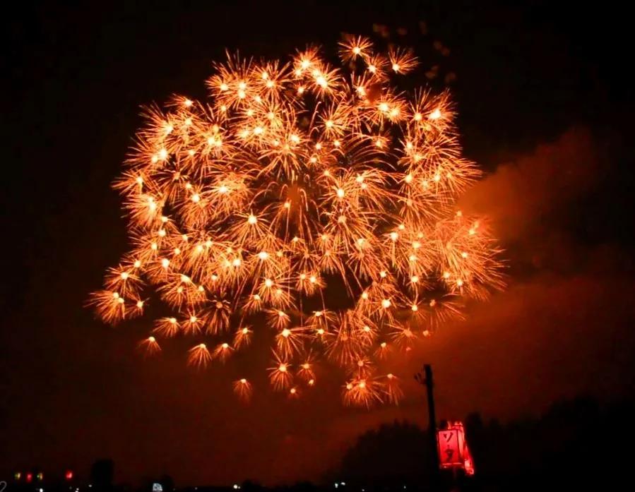 世界上最大的烟花燃放视频素材,世界上最大的烟花清晰版