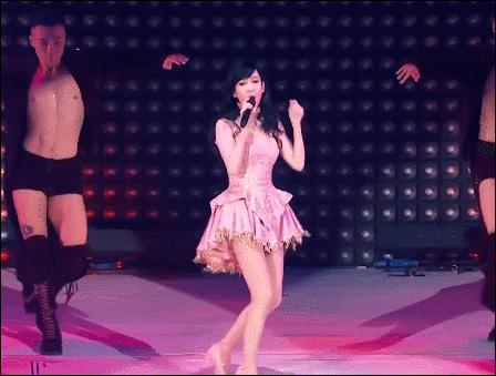 明星烤瓷牙发黑,明星烤瓷牙牙齿磨小后照片