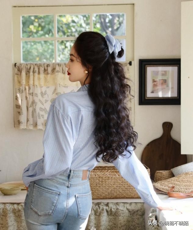 今年流行的“法式衫”，很适合三四十岁的女人，时髦优雅还百搭