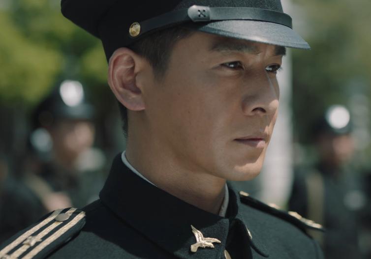 破晓东方张嘉益沙哑嗓音,张嘉益在破晓东方中演什么人物