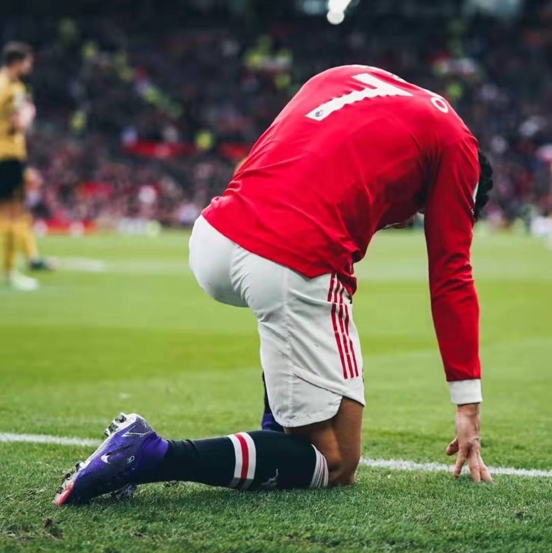 c罗龙凤胎儿子不幸夭折网友评论,c罗龙凤胎儿子夭折球迷鼓掌