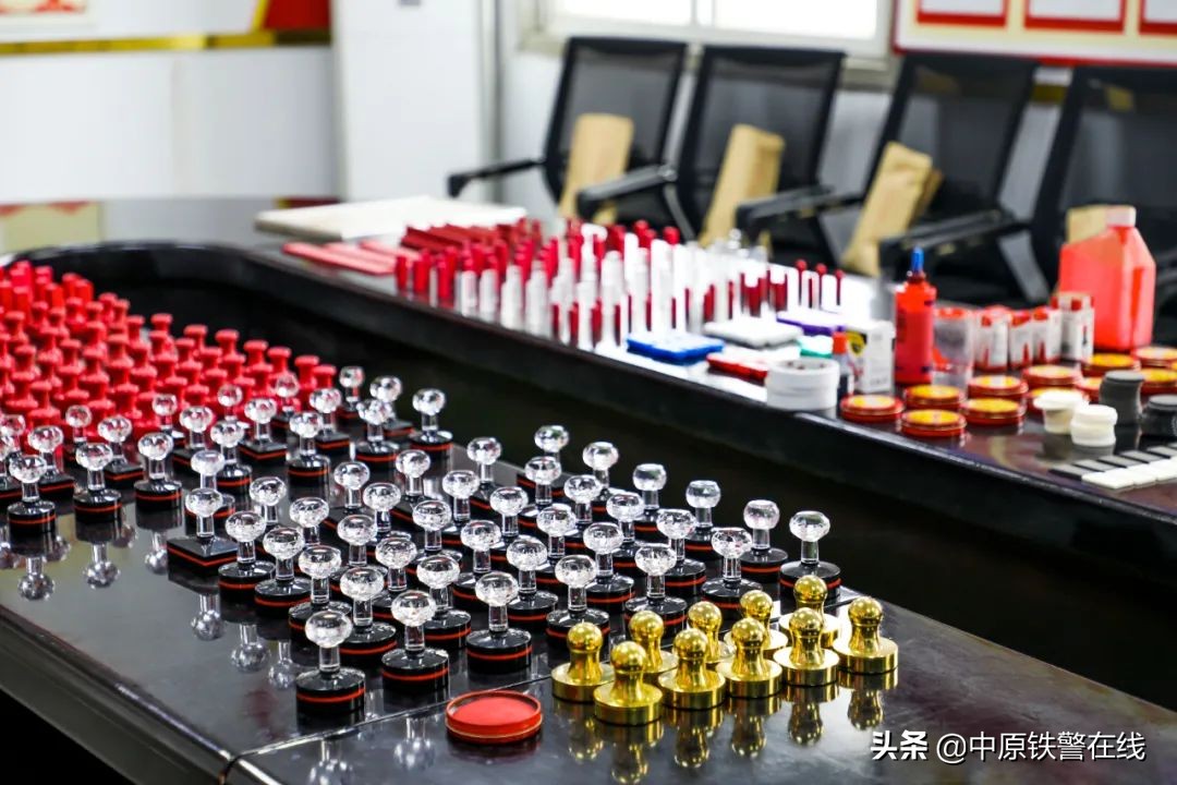 警察查获假章案例,公安抓获假章案例