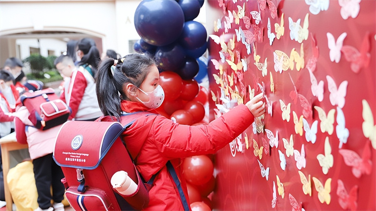 营造学礼、知礼、明礼校风，蓝港外国语学校开学第一课太“讲礼”
