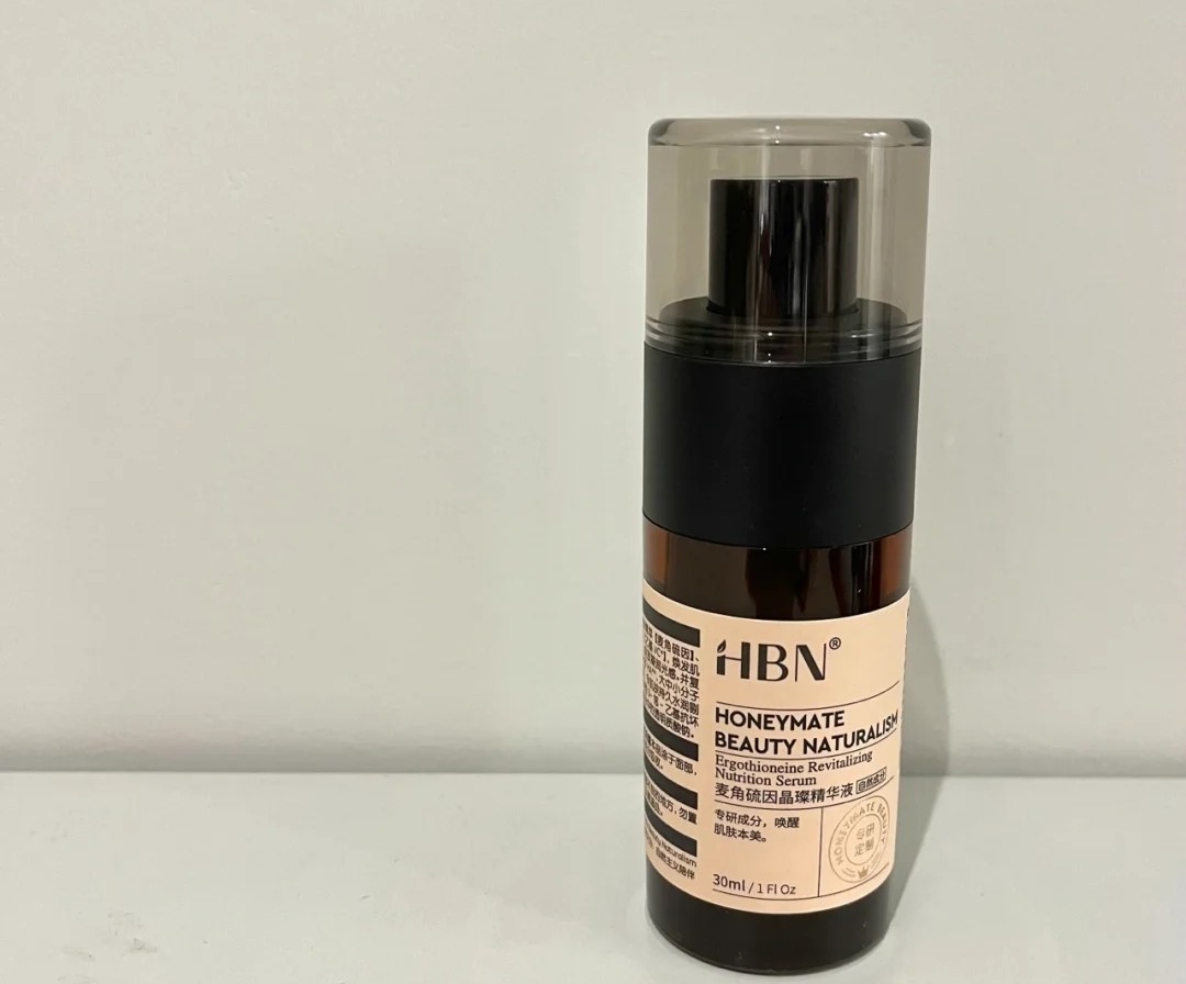 女生想变白变漂亮，公认好用的4款美白精华要知道，有效去黄提亮