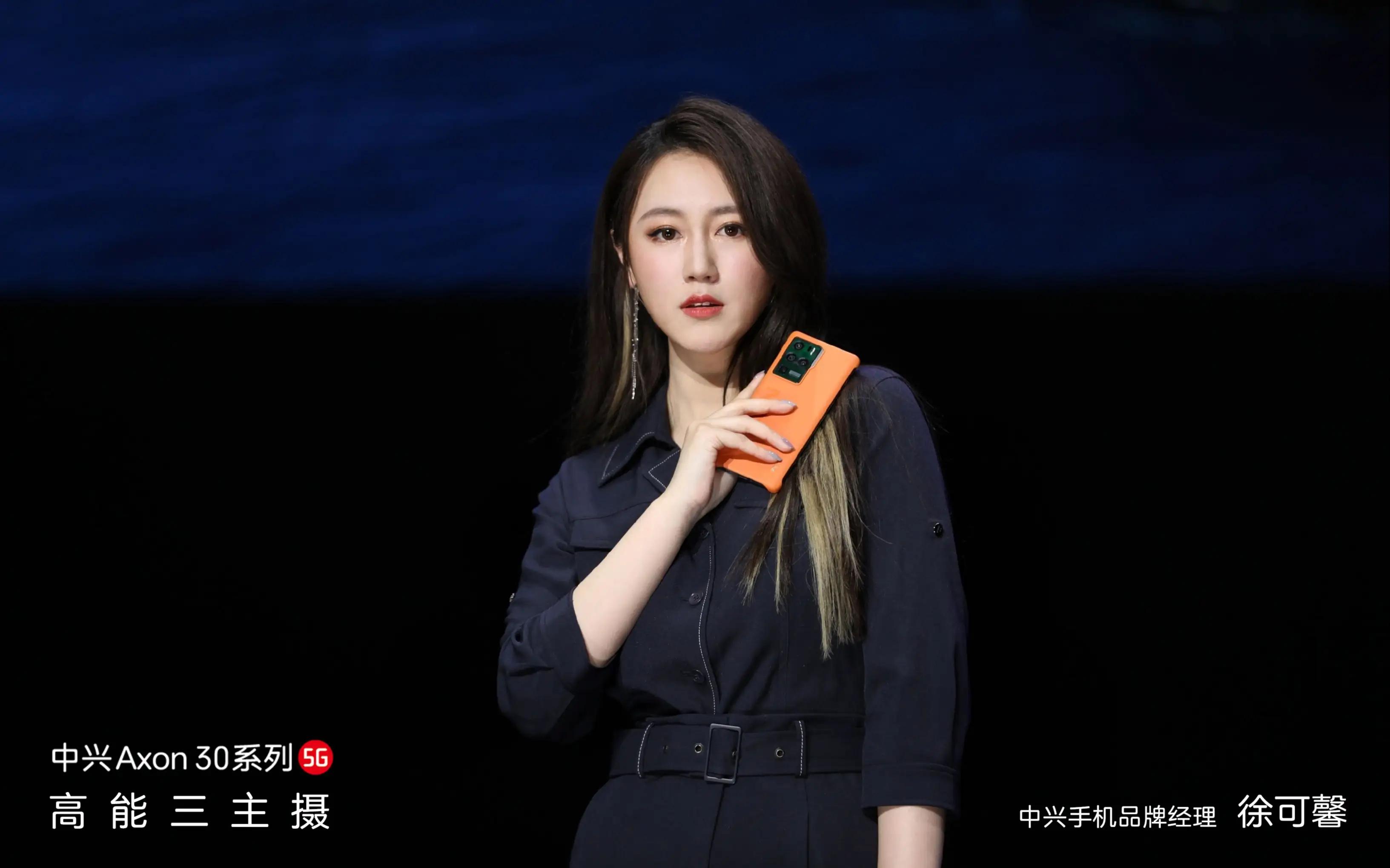 正好凑齐九宫格！手机厂商美女产品经理盘点，网友：真懂产品吗？