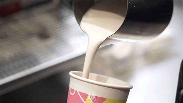 上饿了么搜“桃花季”，来SeesawCoffee领取你的「春日桃花」