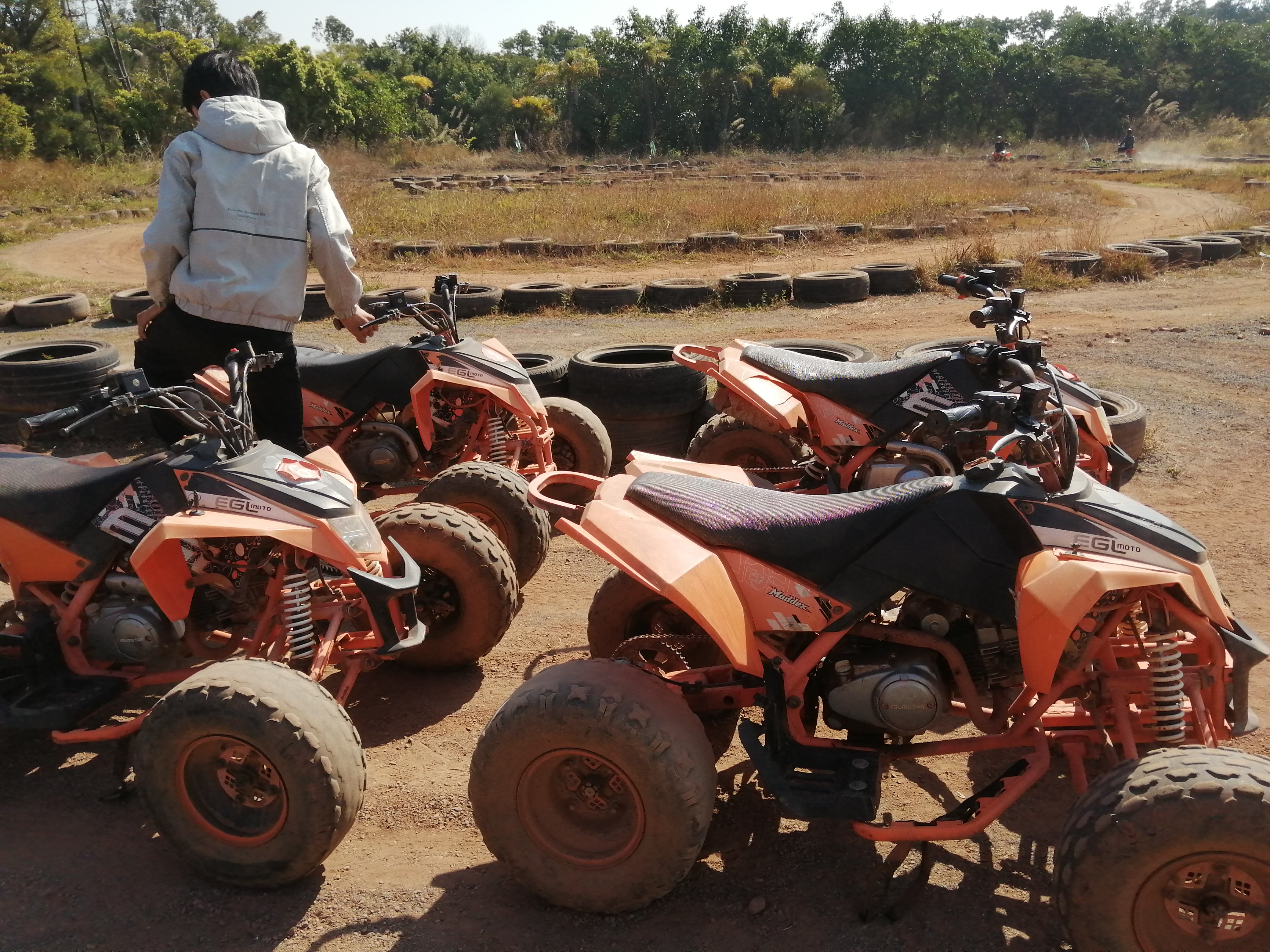 客天下(四):客天下田园花海CS战场山地车小朋友玩得乐不思蜀
