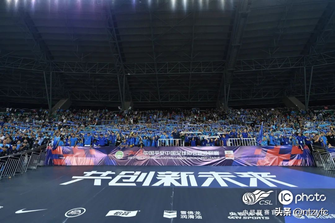 南通支云1-0深圳队赛后谢场,南通支云1比3泰山赛后谢场