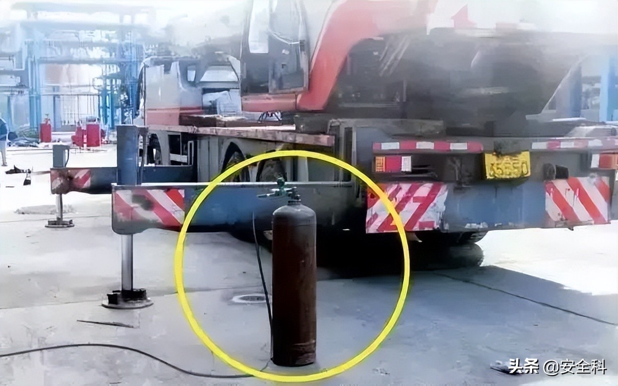 乙炔瓶与氧气瓶的安全距离,乙炔和氧气瓶安全距离是多少