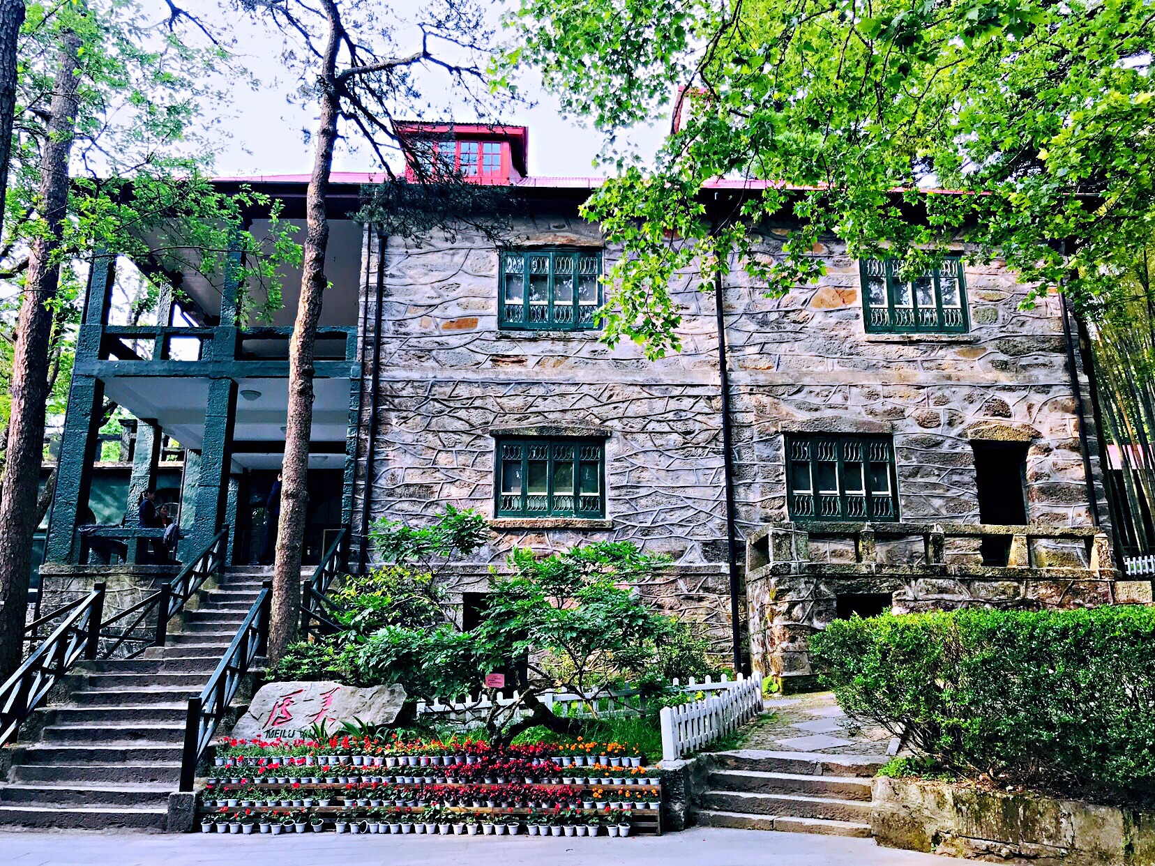 1979年，*子珍贺**终于来到北京，她与毛主席拍下了最后一张“合影”