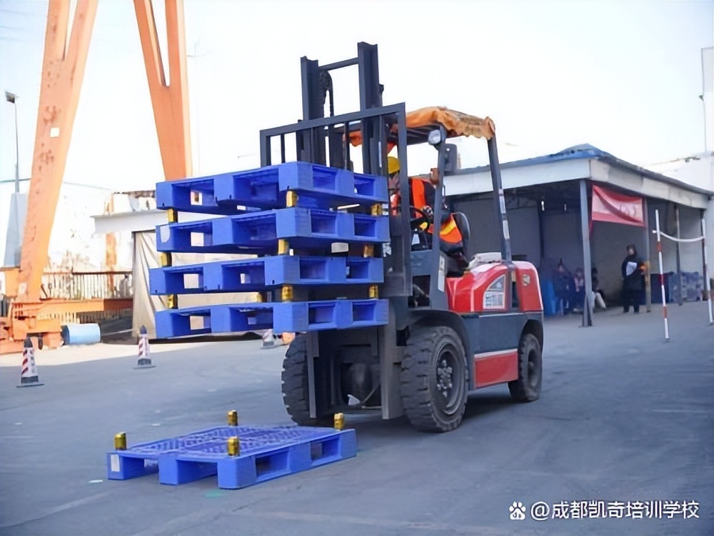 佛山学叉车费用要多少,呼和浩特学叉车证费用